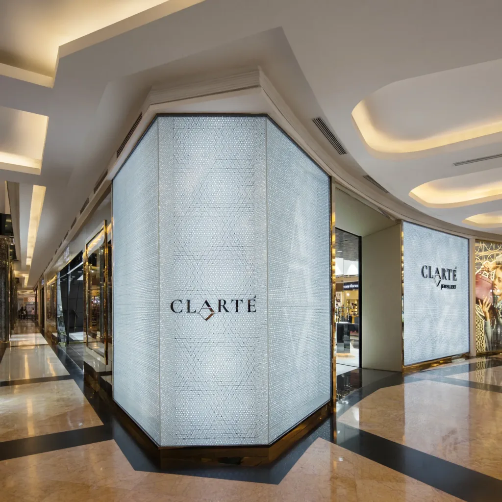 Clarté Jewelry — Corner entrance from the mall