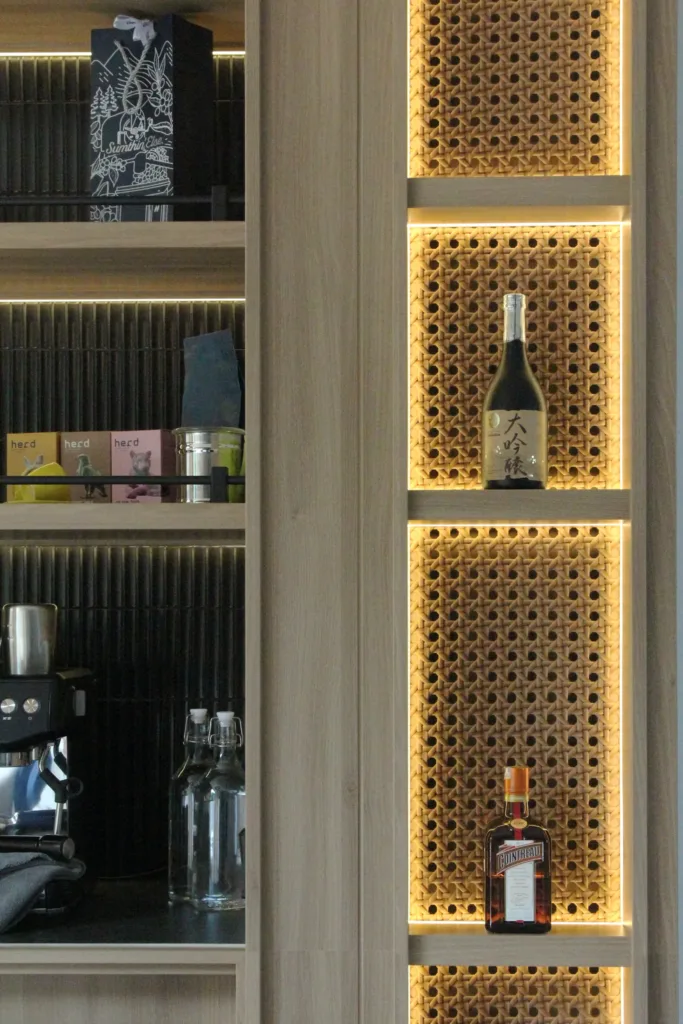 VO Residence — Bar niche with lattice panels